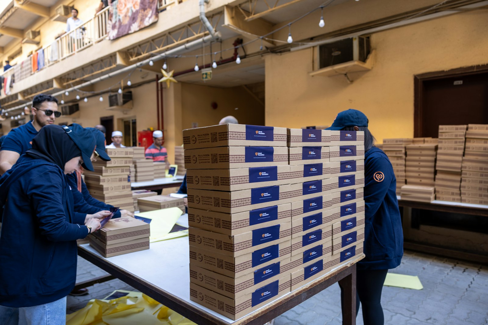 food-donation-volunteers